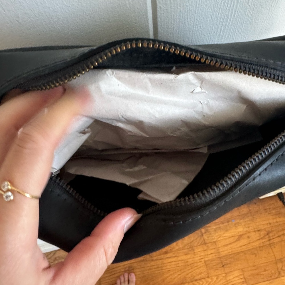 Portland Leather Black CAMERA BAG PURSE BNWOT - Picture 15 of 16